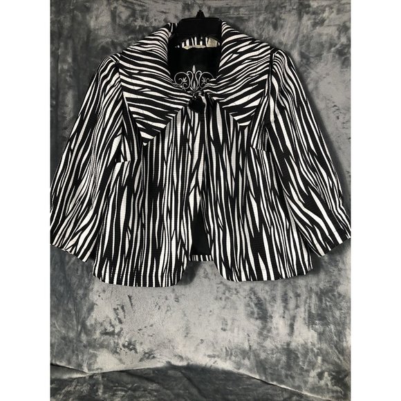 Blazer Jackets & Blazers - Trevan Blazer Jacket Women’s Size 8 3/4 Length Sleeve Animal Print